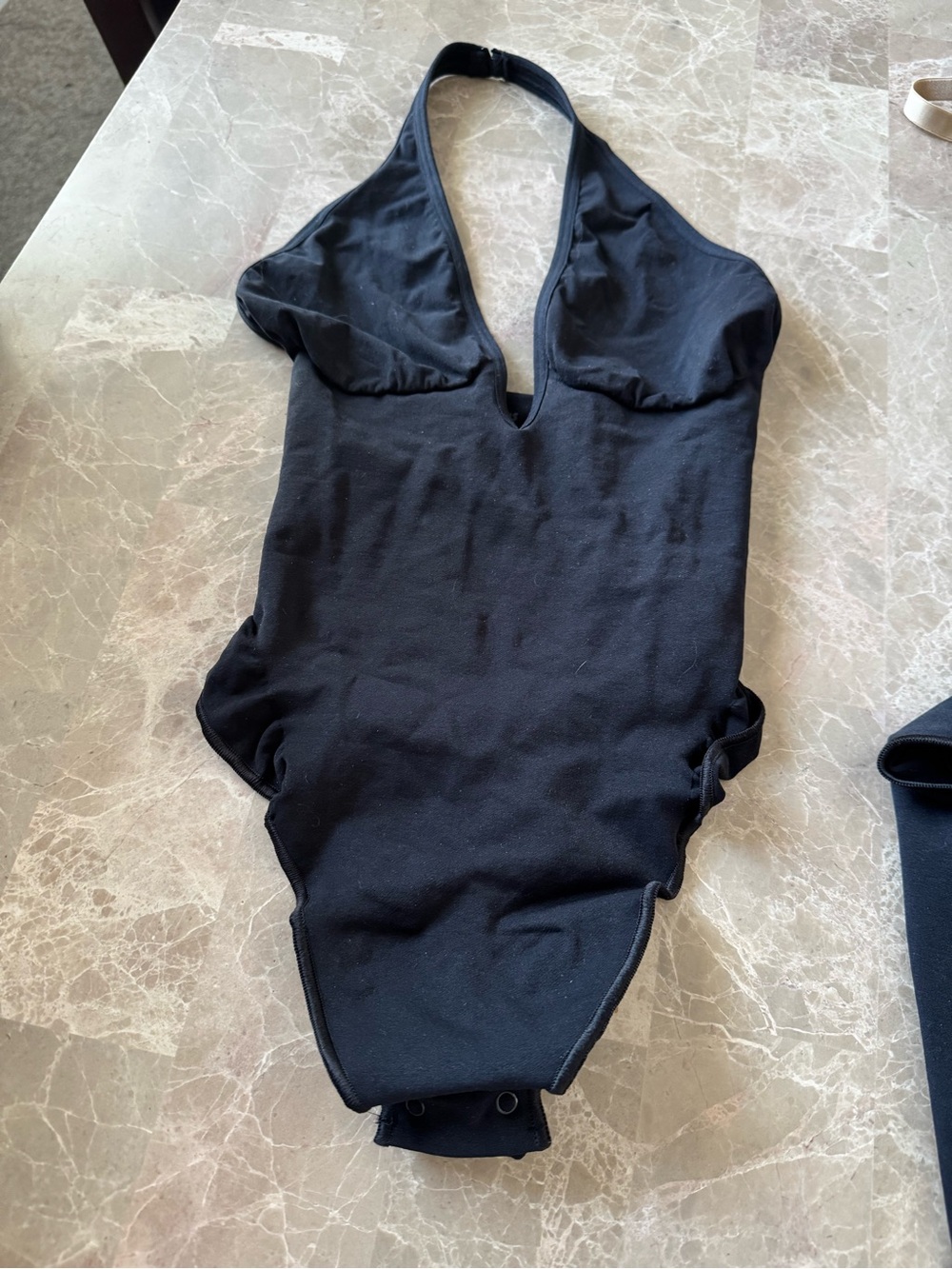 SKIMS Seamless Sculpt Deep Plunge
Thong Bodysuit - Picture 4 of 9